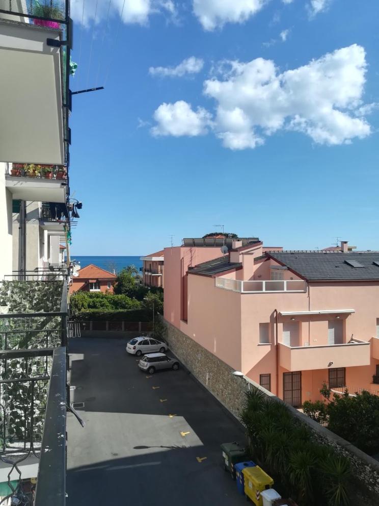 Residence Villa Carmen Fronte Mare A 50 Mt ปิเอตราลิกูเร ภายนอก รูปภาพ