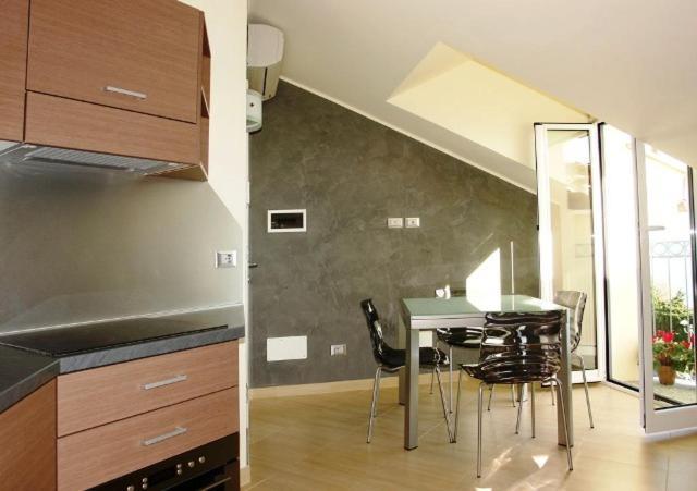 Residence Villa Carmen Fronte Mare A 50 Mt ปิเอตราลิกูเร ภายนอก รูปภาพ