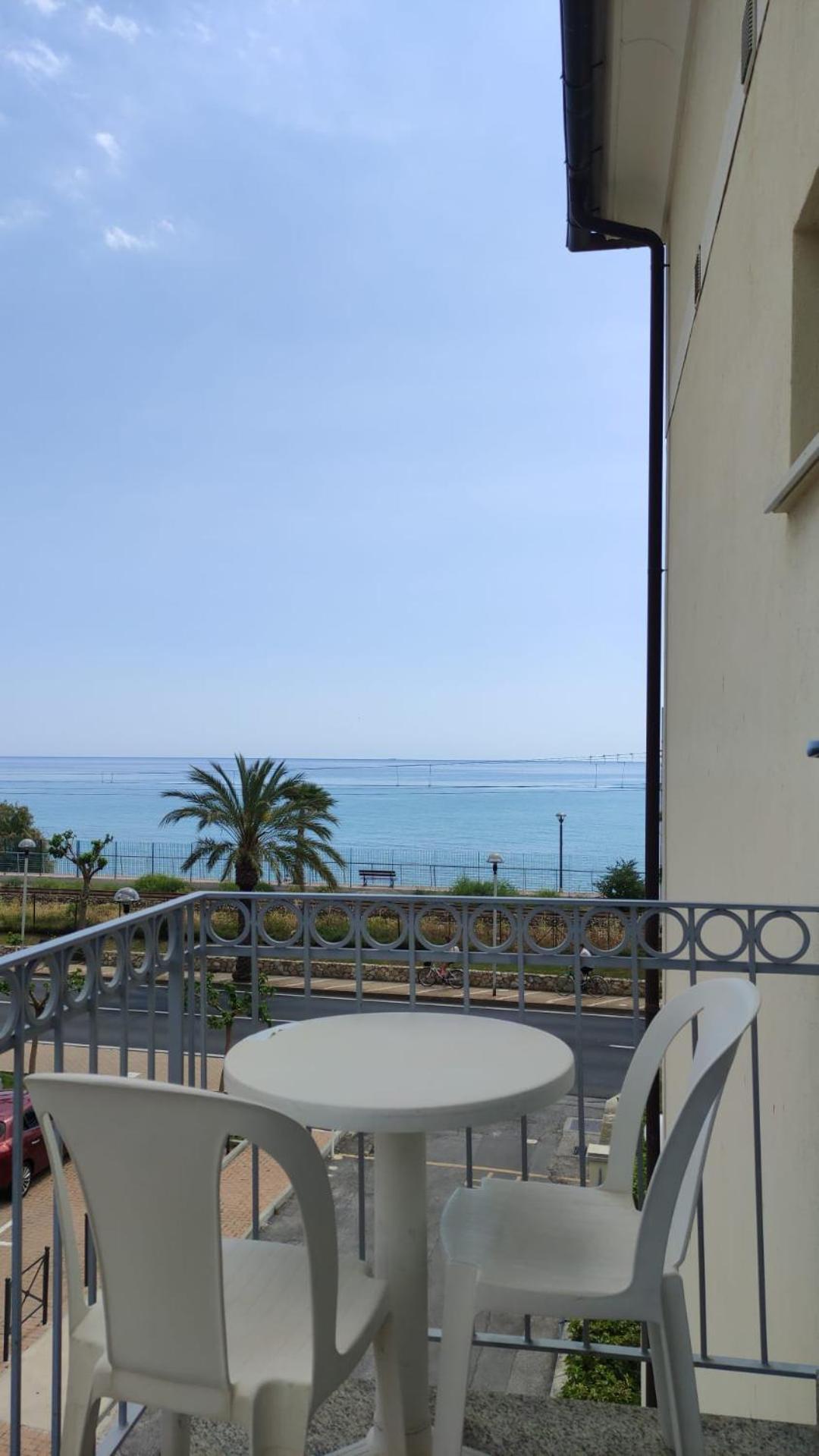 Residence Villa Carmen Fronte Mare A 50 Mt ปิเอตราลิกูเร ภายนอก รูปภาพ