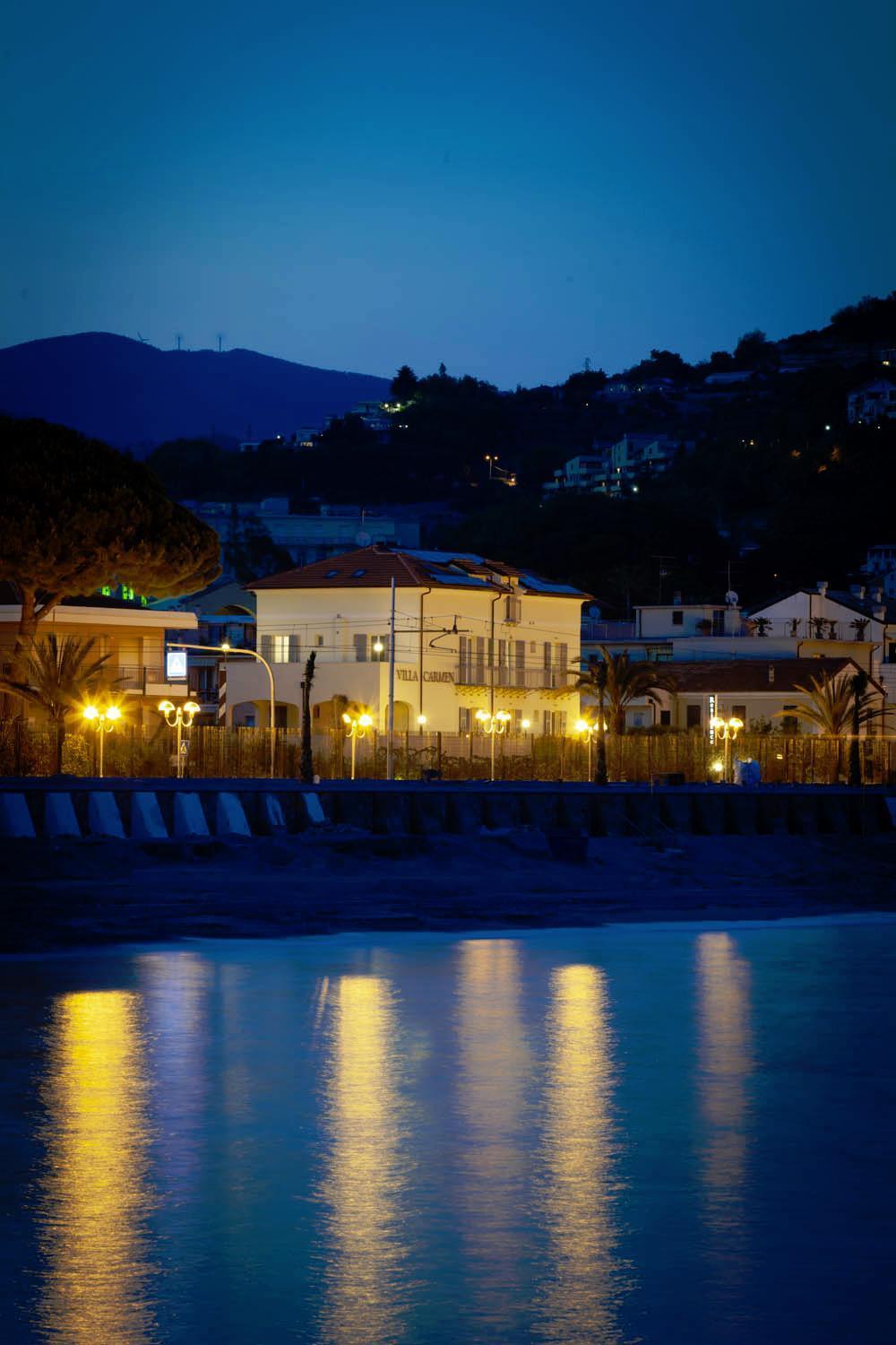 Residence Villa Carmen Fronte Mare A 50 Mt ปิเอตราลิกูเร ภายนอก รูปภาพ