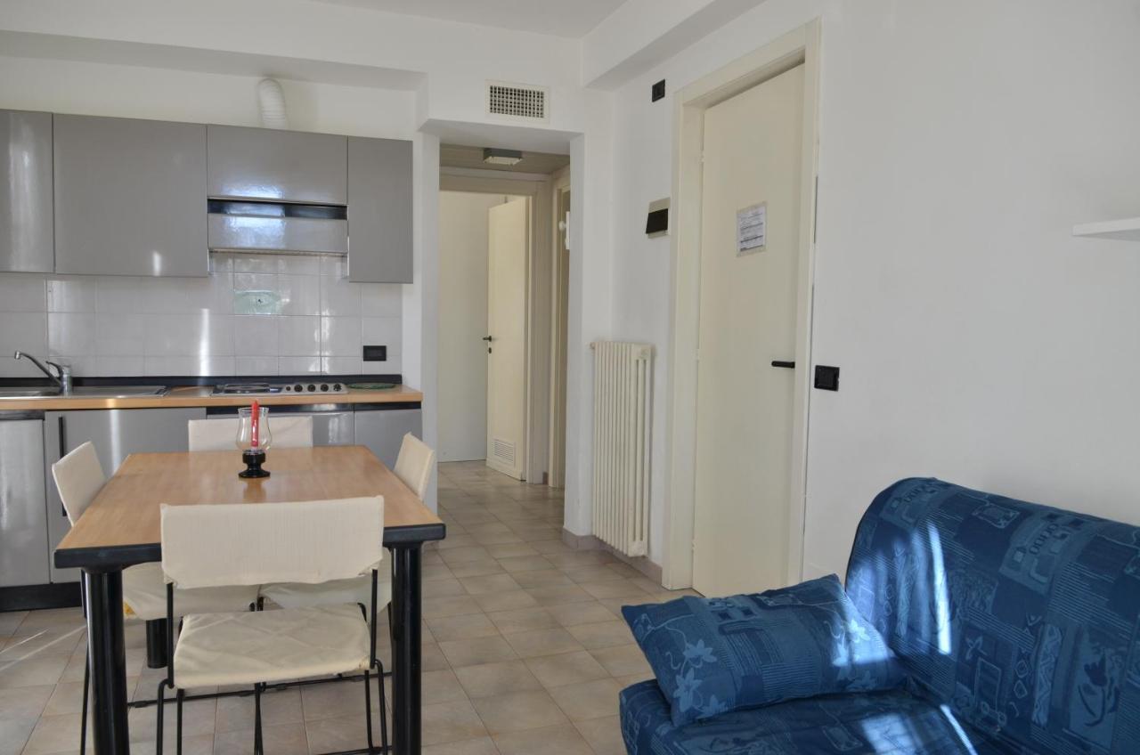 Residence Villa Carmen Fronte Mare A 50 Mt ปิเอตราลิกูเร ภายนอก รูปภาพ