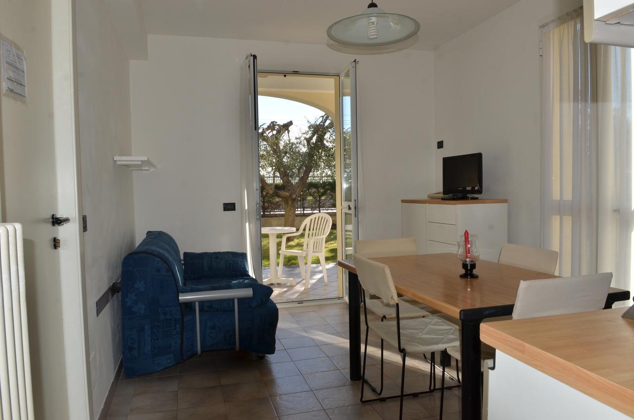 Residence Villa Carmen Fronte Mare A 50 Mt ปิเอตราลิกูเร ภายนอก รูปภาพ